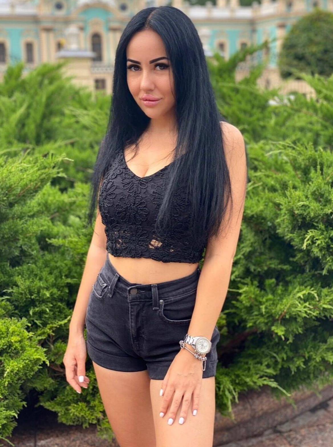 Sefaköy Escort Bayan Burcu İle Yeni Ufuklara Yelken Açın